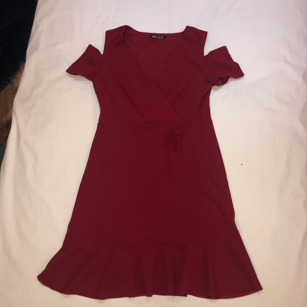 Red size 6 cold shoulder midi dress. Flirty, cocktails, valentines, date night